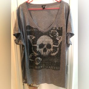 Torrid size 4 gray skull shirt